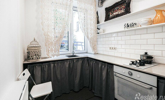 Аренда 2-комн квартиры на вторичном рынке Левшинский Б. пер,  д. 8/1,  к. 2