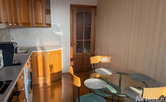 Продажа 1-комн квартиры на вторичном рынке 8-й микрорайон, Комсомольская улица