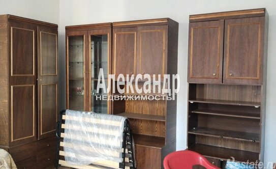 Продажа 4-комн квартиры на вторичном рынке 8-я линия,  д. 43