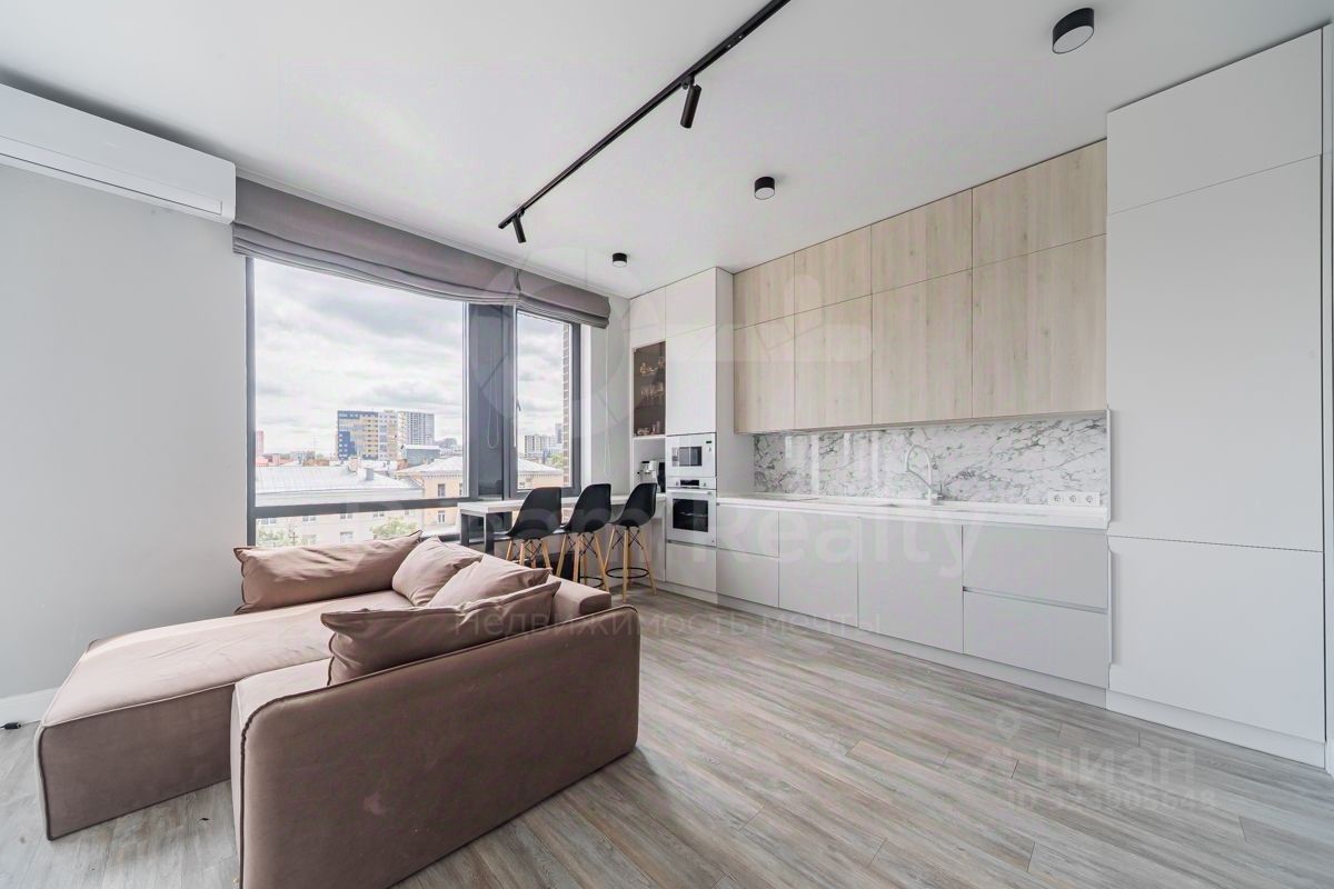 Продажа 2-комн квартиры на вторичном рынке проезд Жуков, 21Б