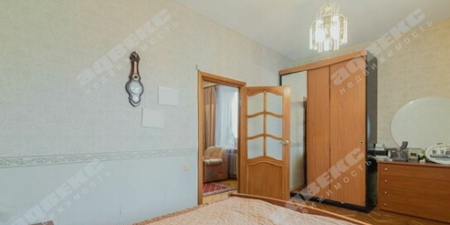 4-комн квартира улица Карла Маркса,  д. 25