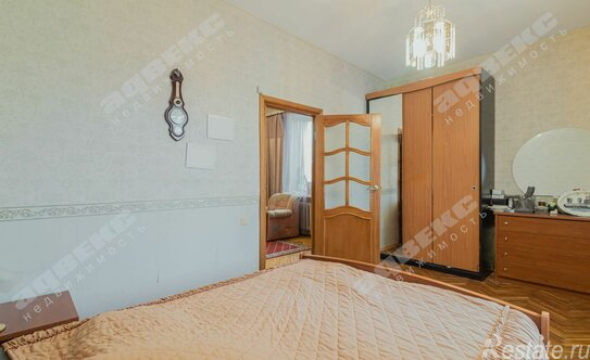 Продажа 4-комн квартиры на вторичном рынке улица Карла Маркса,  д. 25