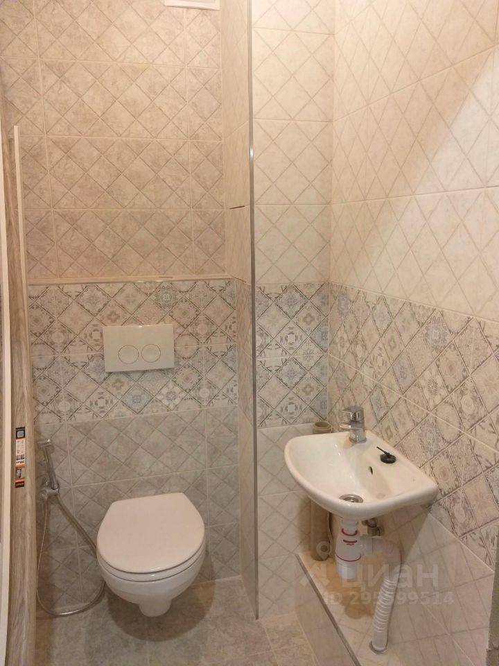 Продажа 2-комн квартиры на вторичном рынке пос. Шушары, улица Вишерская, 24