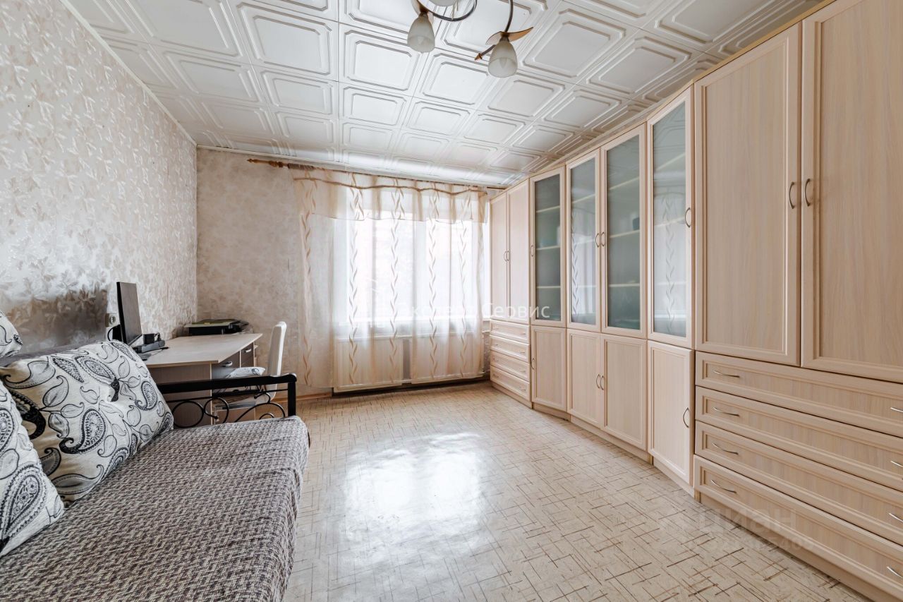 Продажа 3-комн квартиры на вторичном рынке улица Бутлерова, 13