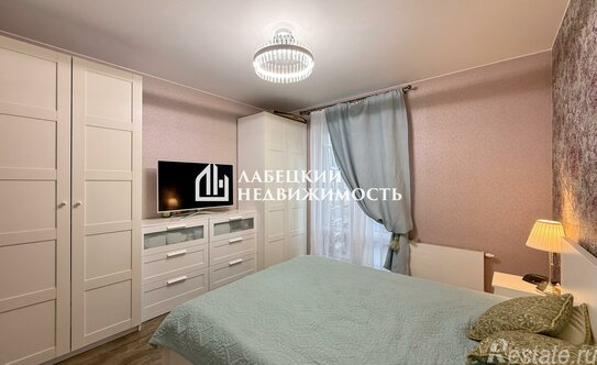 Продажа 2-комн квартиры на вторичном рынке Комендантский пр-кт