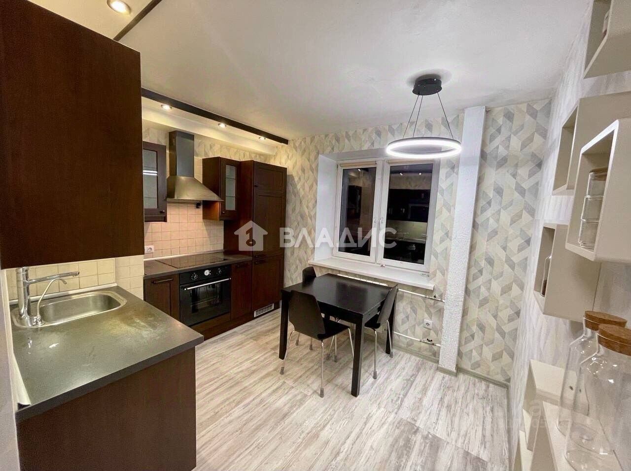 Продажа 2-комн квартиры на вторичном рынке улица Турку, 11к2