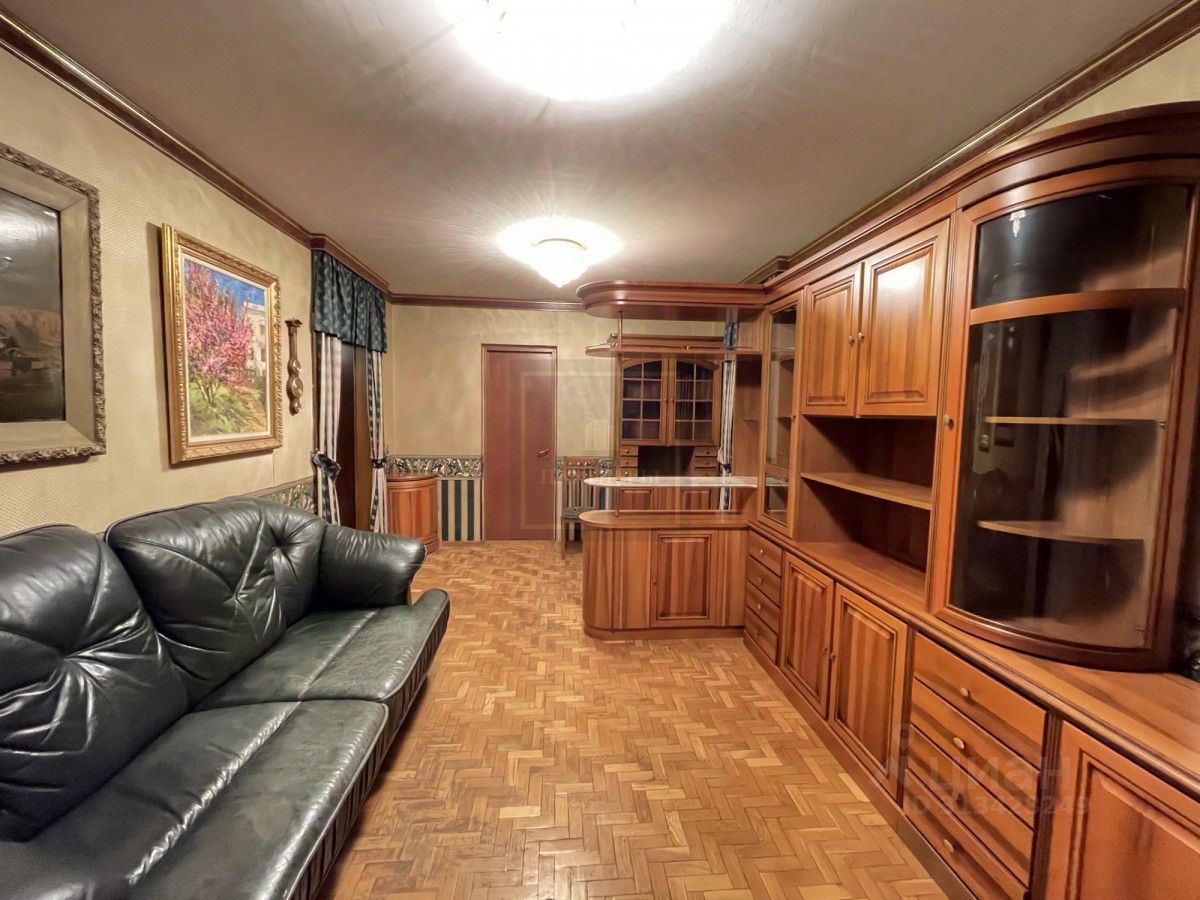 Продажа 4-комн квартиры на вторичном рынке улица Академика Королева, 8К2