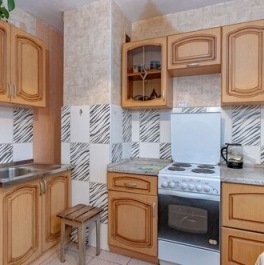 Продажа 3-комн квартиры на вторичном рынке проспект Королёва,  д. 42 к3
