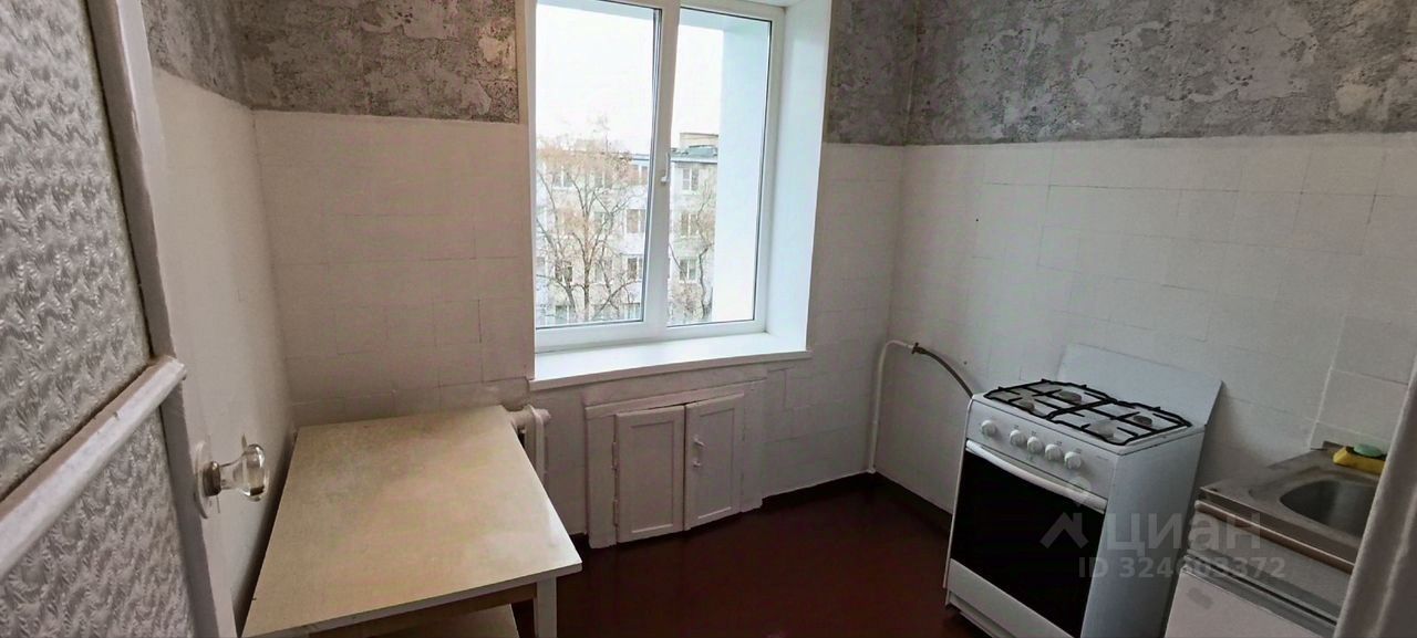 Продажа 3-комн квартиры на вторичном рынке Кириши, улица Мира, 3