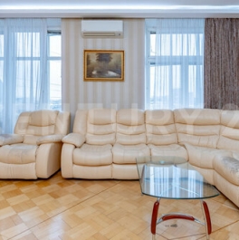 Продажа 3-комн квартиры на вторичном рынке Бассейная ул,  д. 27