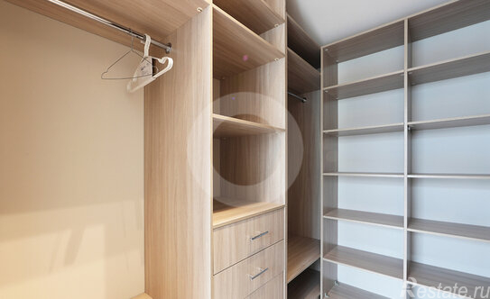 Аренда 4-комн квартиры на вторичном рынке Знаменский Б. пер,  д. 4