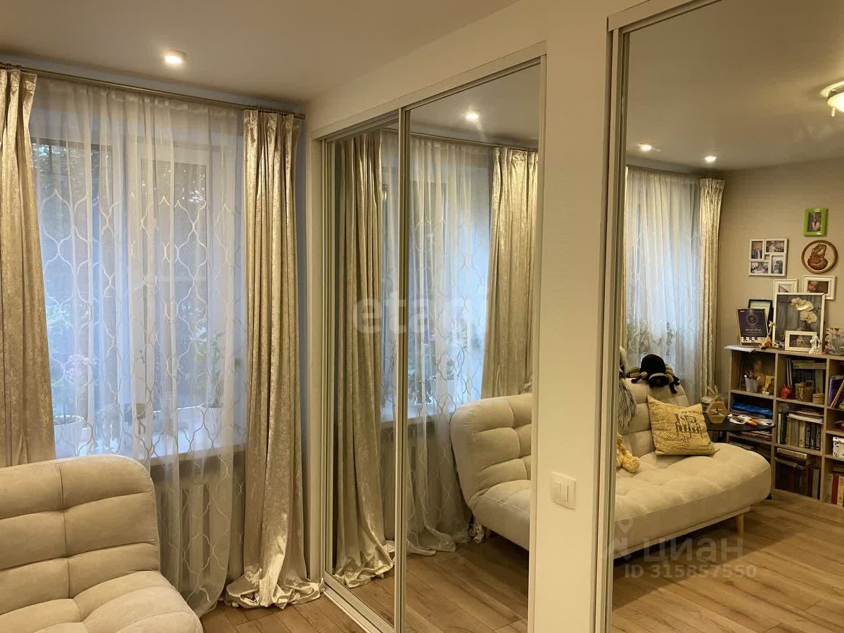 Продажа 3-комн квартиры на вторичном рынке улица Танкиста Хрустицкого, 108