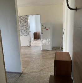 Продажа 3-комн квартиры на вторичном рынке Красное Село г., Нарвская ул. ,  д. 12