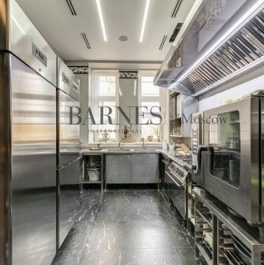 Продажа 5-комн квартиры на вторичном рынке улица Пречистенка,  д. 27