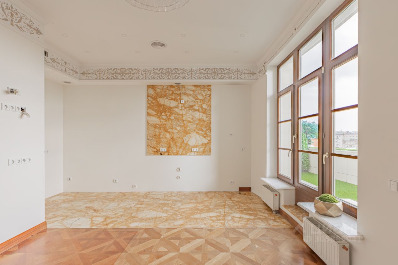 Продажа 4-комн квартиры на вторичном рынке Малая Бронная улица, 44