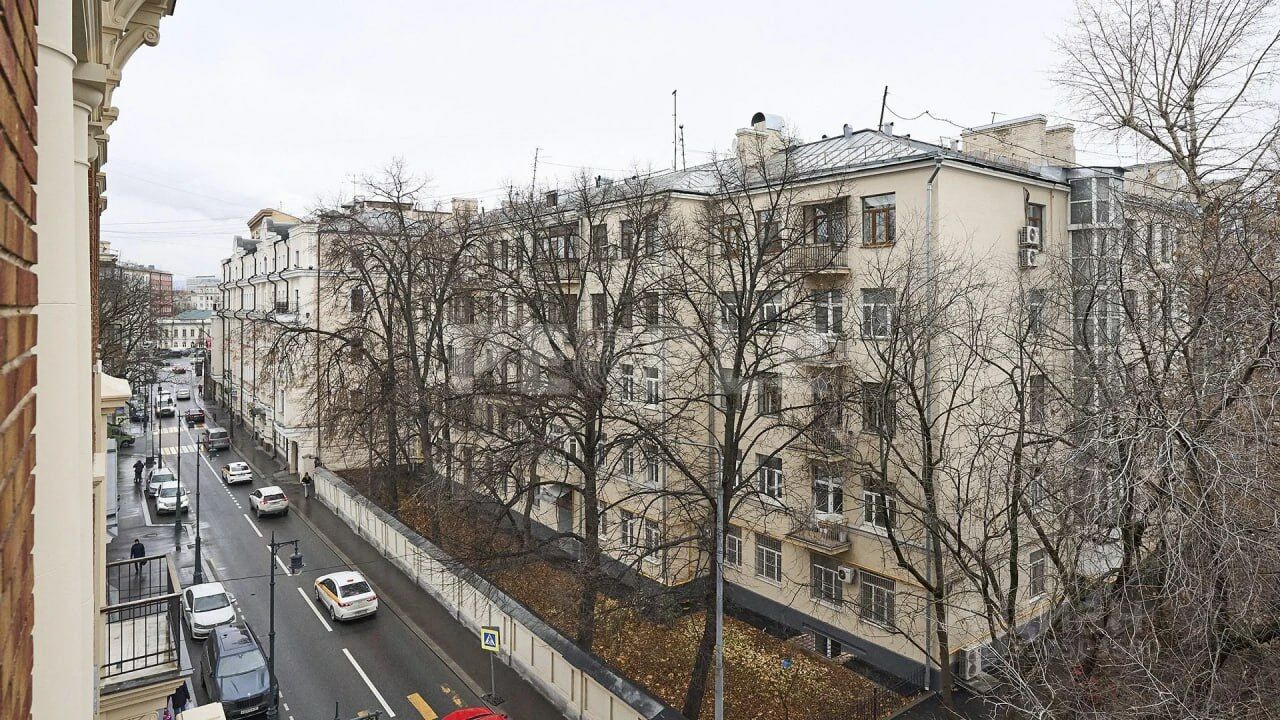 Продажа 5-комн квартиры на вторичном рынке Большой Левшинский переулок, 11