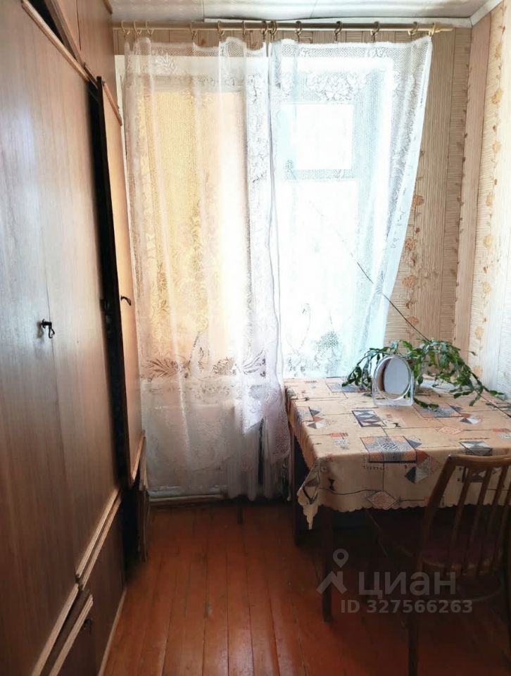 Продажа 2-комн квартиры на вторичном рынке Кириши, Пионерская улица, 13