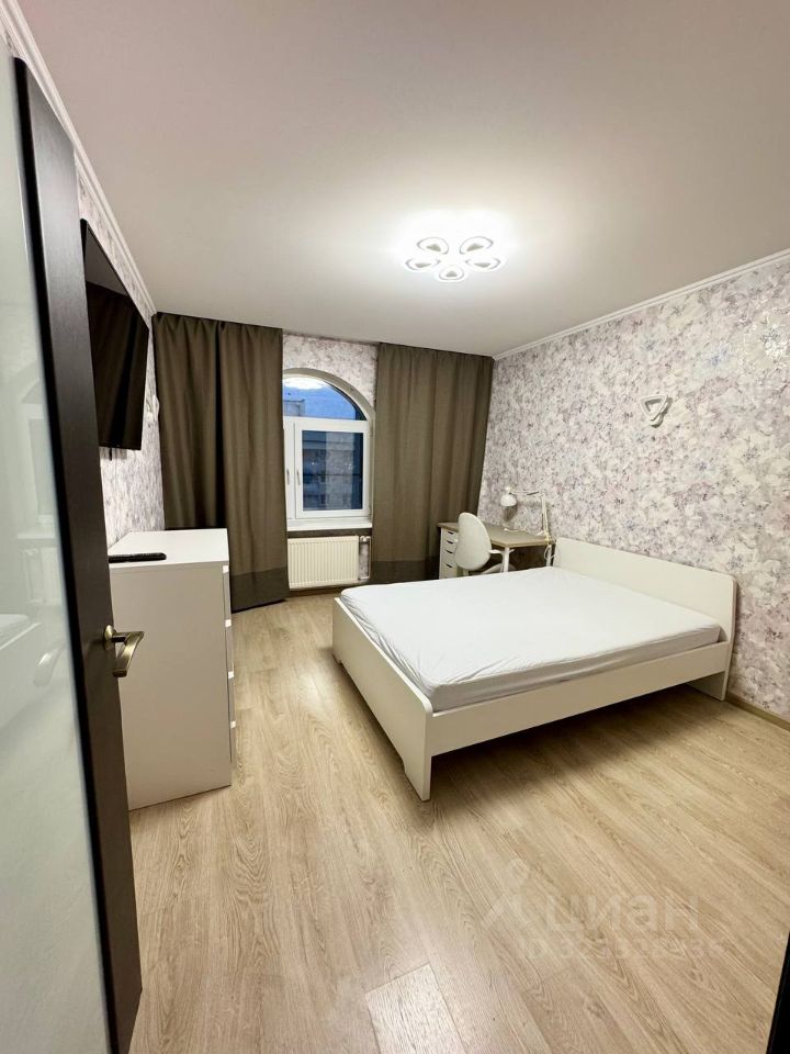 Аренда 2-комн квартиры на вторичном рынке Октябрьская набережная, 126к2