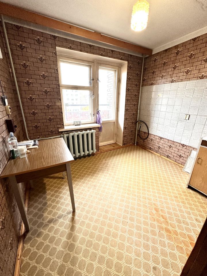 Продажа 1-комн квартиры на вторичном рынке Гатчина, проспект 25 Октября, 50