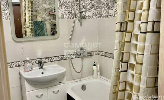 Продажа 1-комн квартиры на вторичном рынке Зенино, улица Дружбы,  д. 7 к1