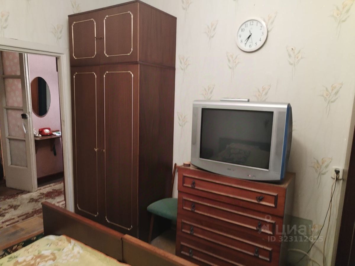 Продажа 2-комн квартиры на вторичном рынке улица Коммуны, 51к1