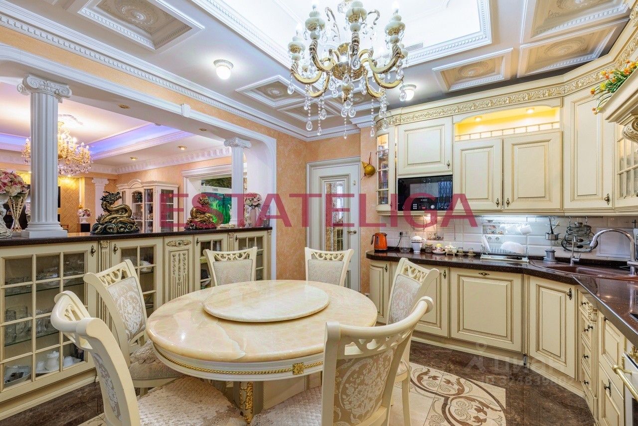 Продажа 4-комн квартиры на вторичном рынке Ломоносовский проспект, 25к3