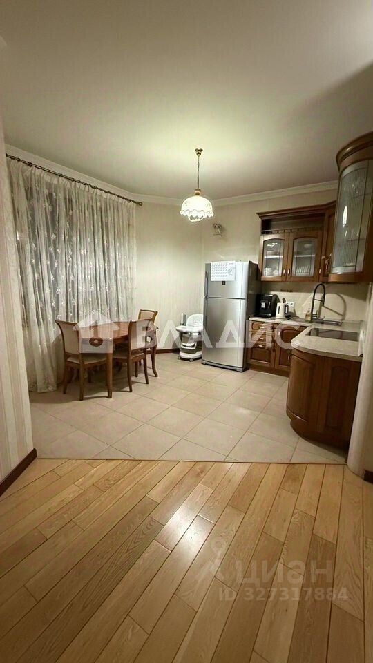 Продажа 2-комн квартиры на вторичном рынке улица Раменки, 20