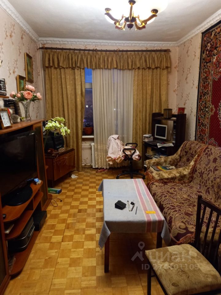 Продажа 3-комн квартиры на вторичном рынке пос. Металлострой, Центральная улица, 11