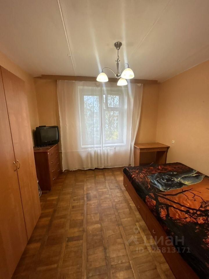 Продажа 2-комн квартиры на вторичном рынке Кириши, проспект Героев, 3