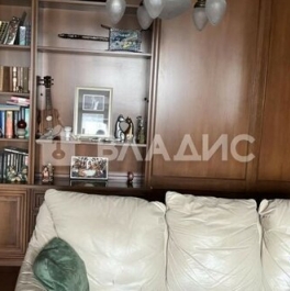 Аренда 2-комн квартиры на вторичном рынке ул Короленко,  д. 1,  к. 3