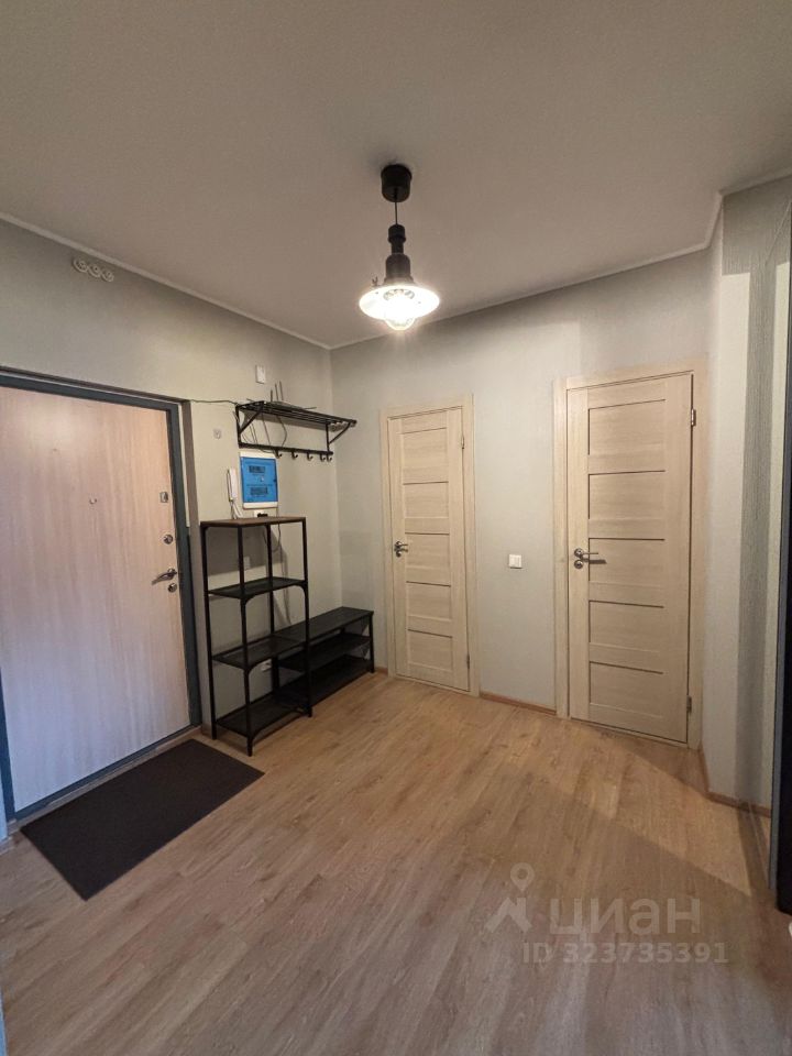 Продажа 2-комн квартиры на вторичном рынке Комендантский проспект, 71