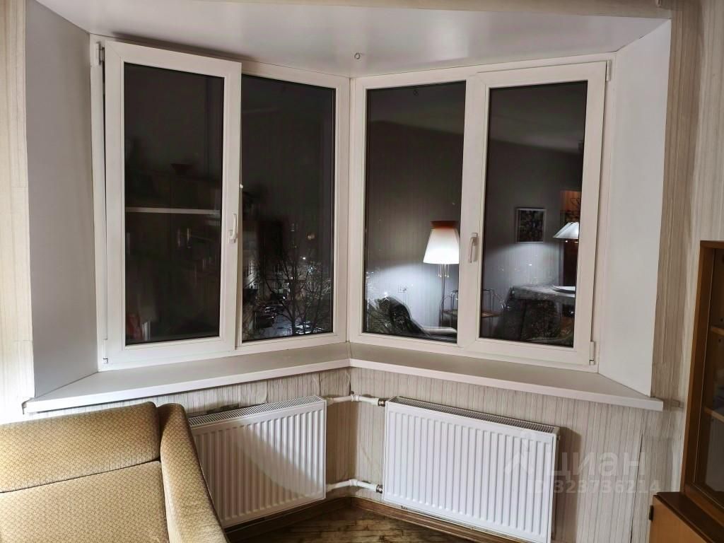 Продажа 3-комн квартиры на вторичном рынке Ломоносов, Александровская улица, 36а