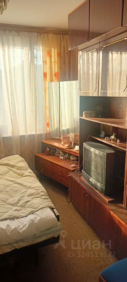 Продажа 2-комн квартиры на вторичном рынке проспект Художников, 31К1