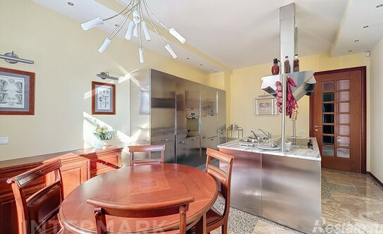 Аренда 4-комн квартиры на вторичном рынке Зубовский проезд,  д. 1