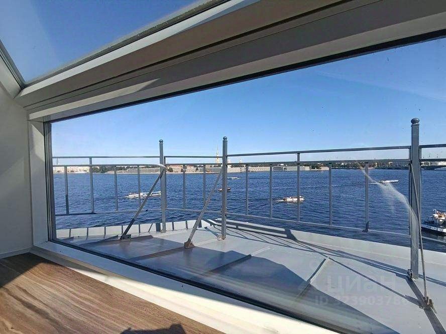 Продажа 4-комн квартиры на вторичном рынке Дворцовая набережная, 22