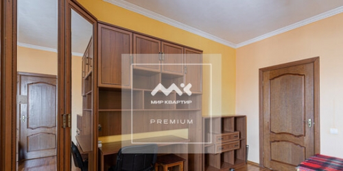3-комн квартира ул Ленсовета,  д. 88