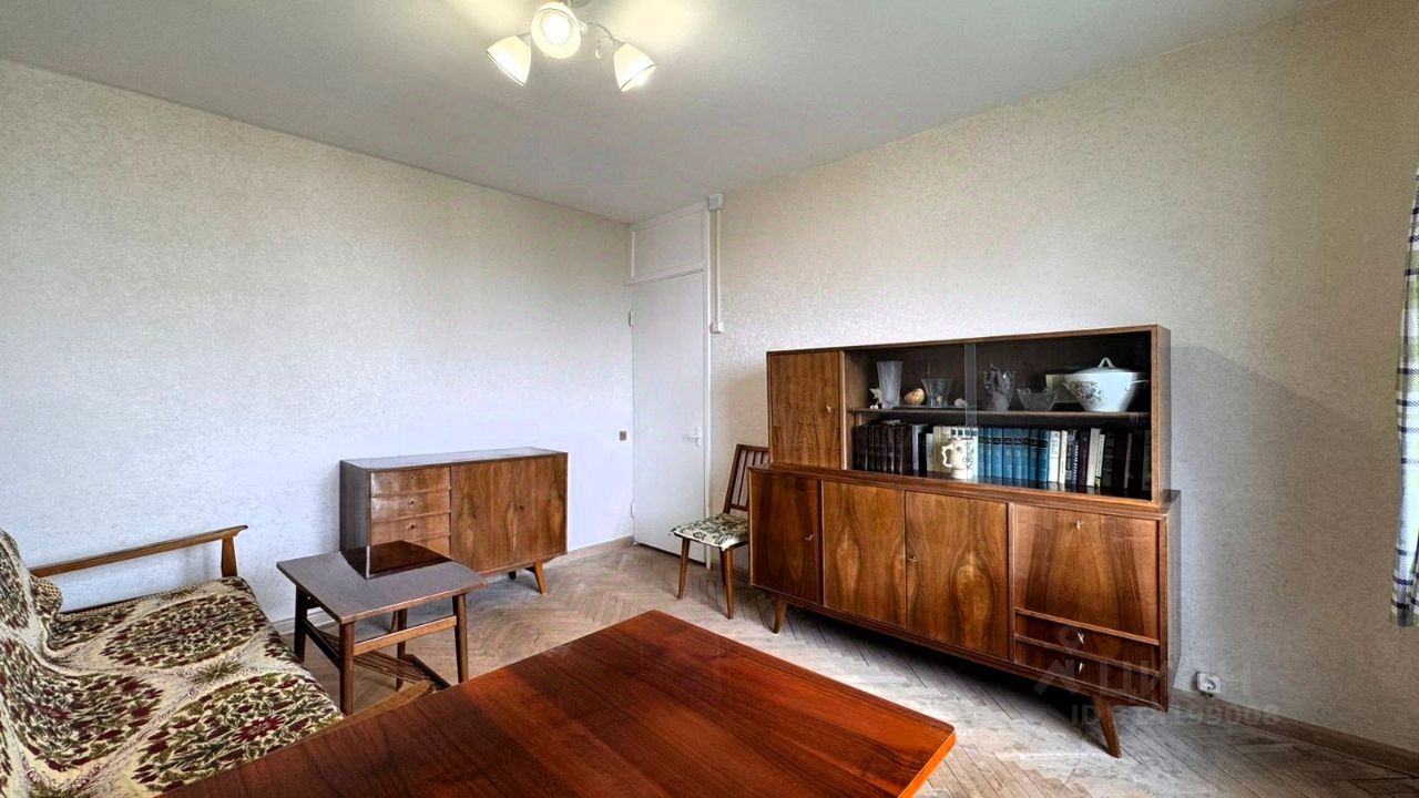 Продажа 2-комн квартиры на вторичном рынке улица Металлургов, 38