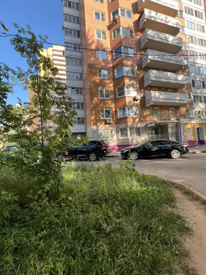 Продажа 3-комн квартиры на вторичном рынке Большая Очаковская улица, 12к3
