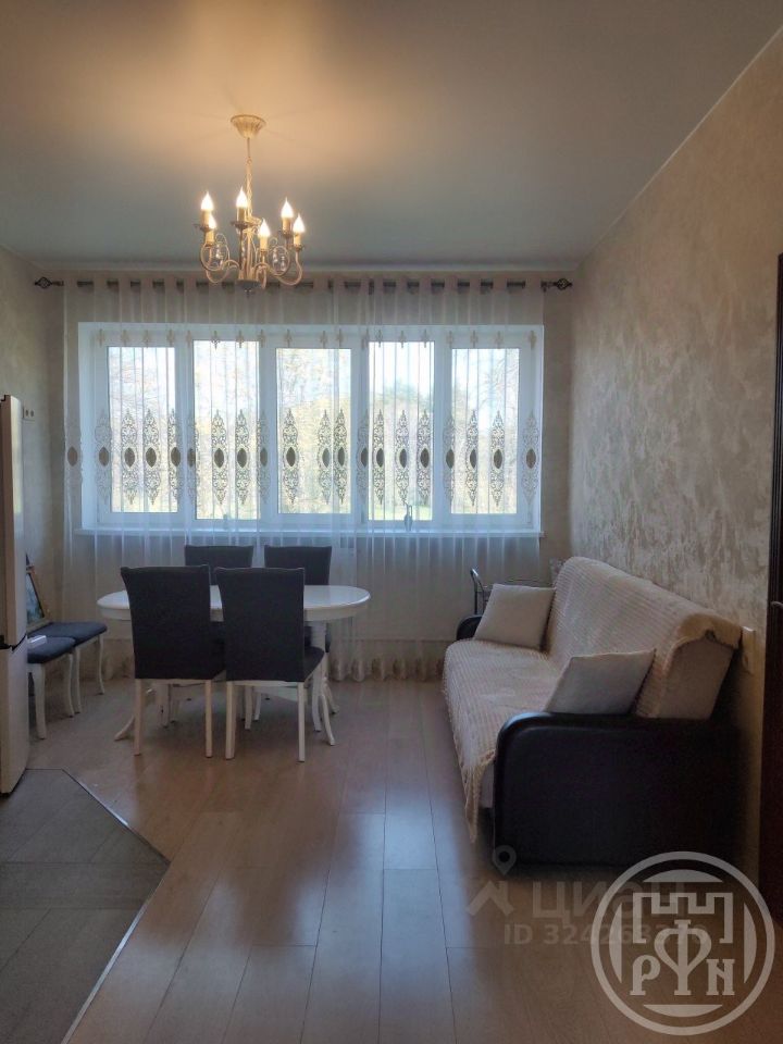 Продажа 2-комн квартиры на вторичном рынке Петергоф, улица Аврова, 41