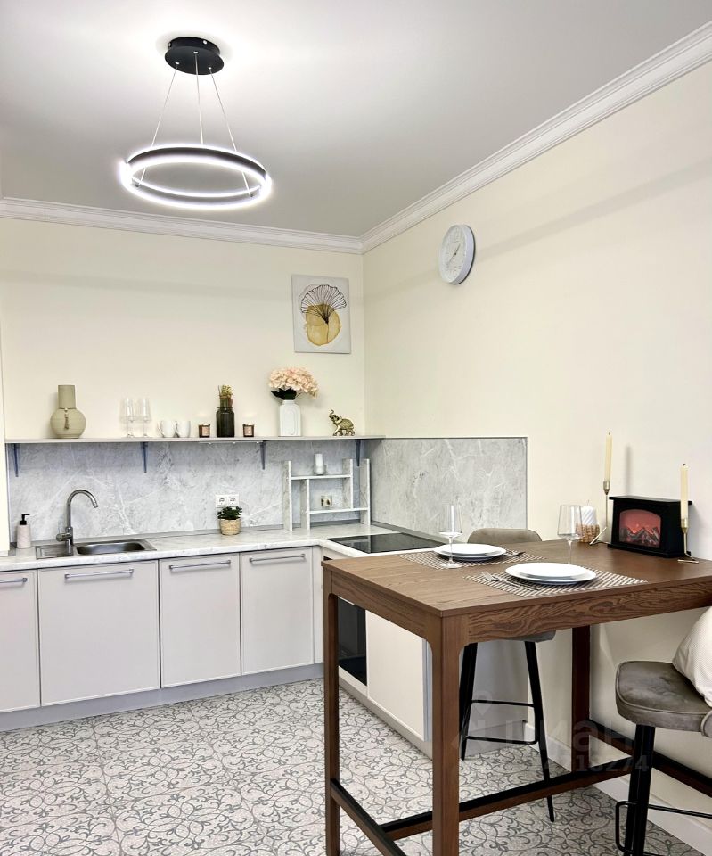 Продажа 2-комн квартиры на вторичном рынке улица Пикассо, 2к1