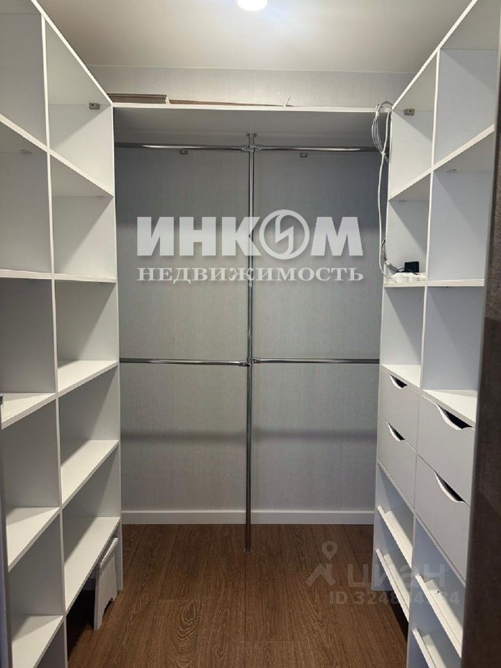 Продажа 3-комн квартиры на вторичном рынке Новогорск мкр, улица Ивановская, 9