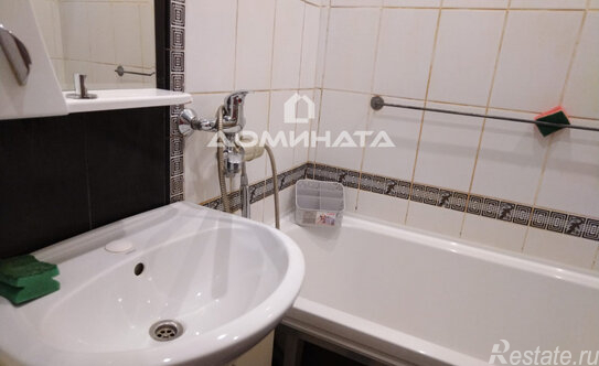 Продажа 1-комн квартиры на вторичном рынке Испытателей пр-кт,  д. 6,  к. 1