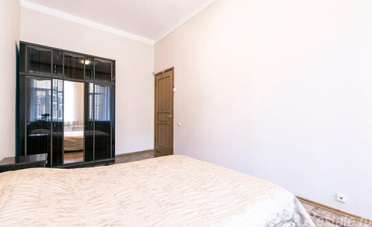 Аренда 3-комн квартиры на вторичном рынке Морская Б. ул,  д. 11