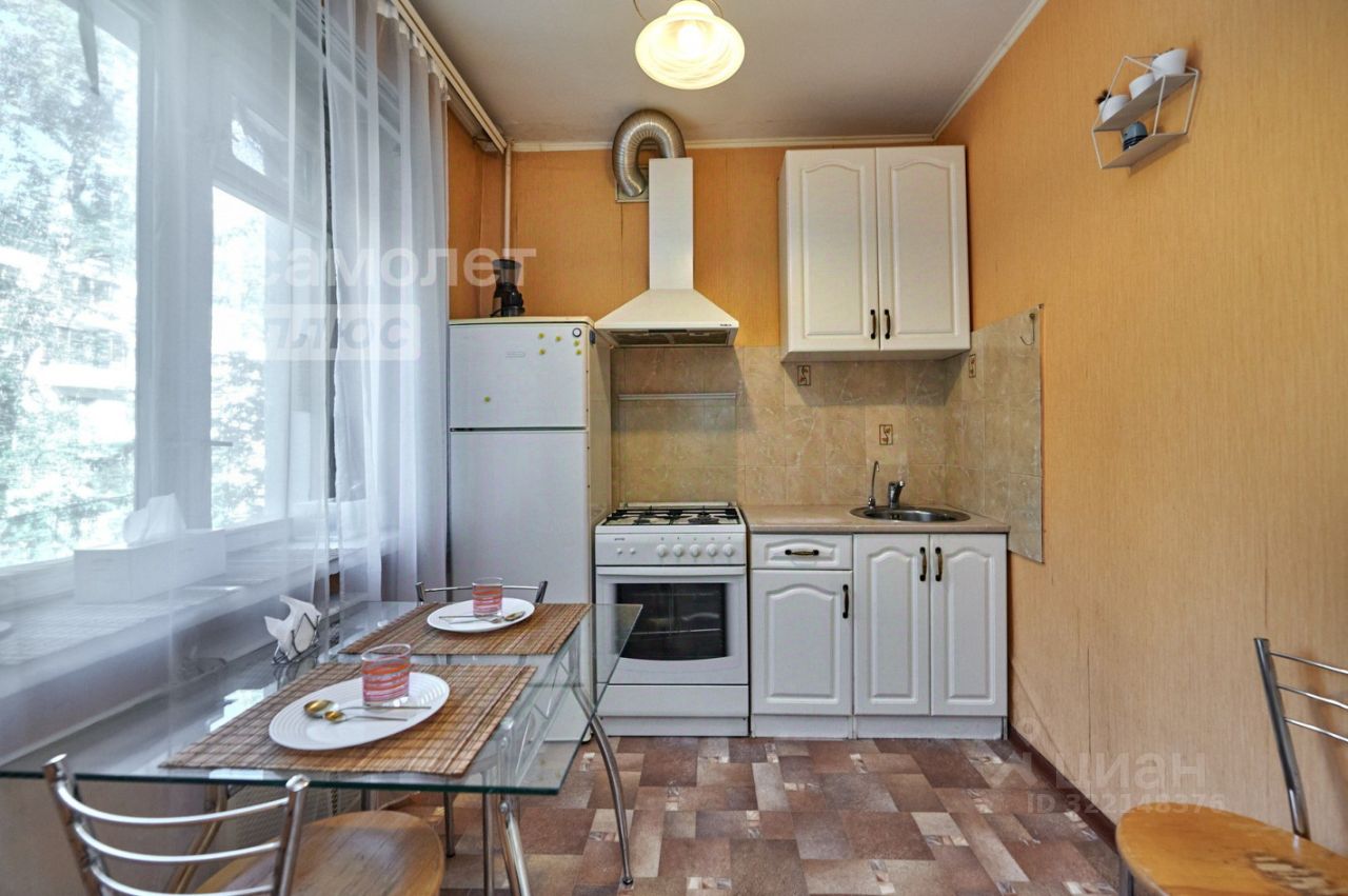 Продажа 3-комн квартиры на вторичном рынке Звездный бульвар, 14