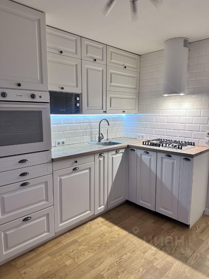 Продажа 3-комн квартиры на вторичном рынке бульвар Новаторов, 84К2