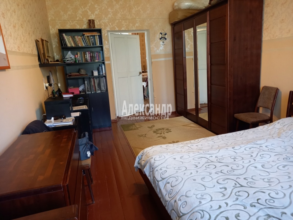 Продажа 3-комн квартиры на вторичном рынке Ломоносов г., Александровская ул. ,  д. 42
