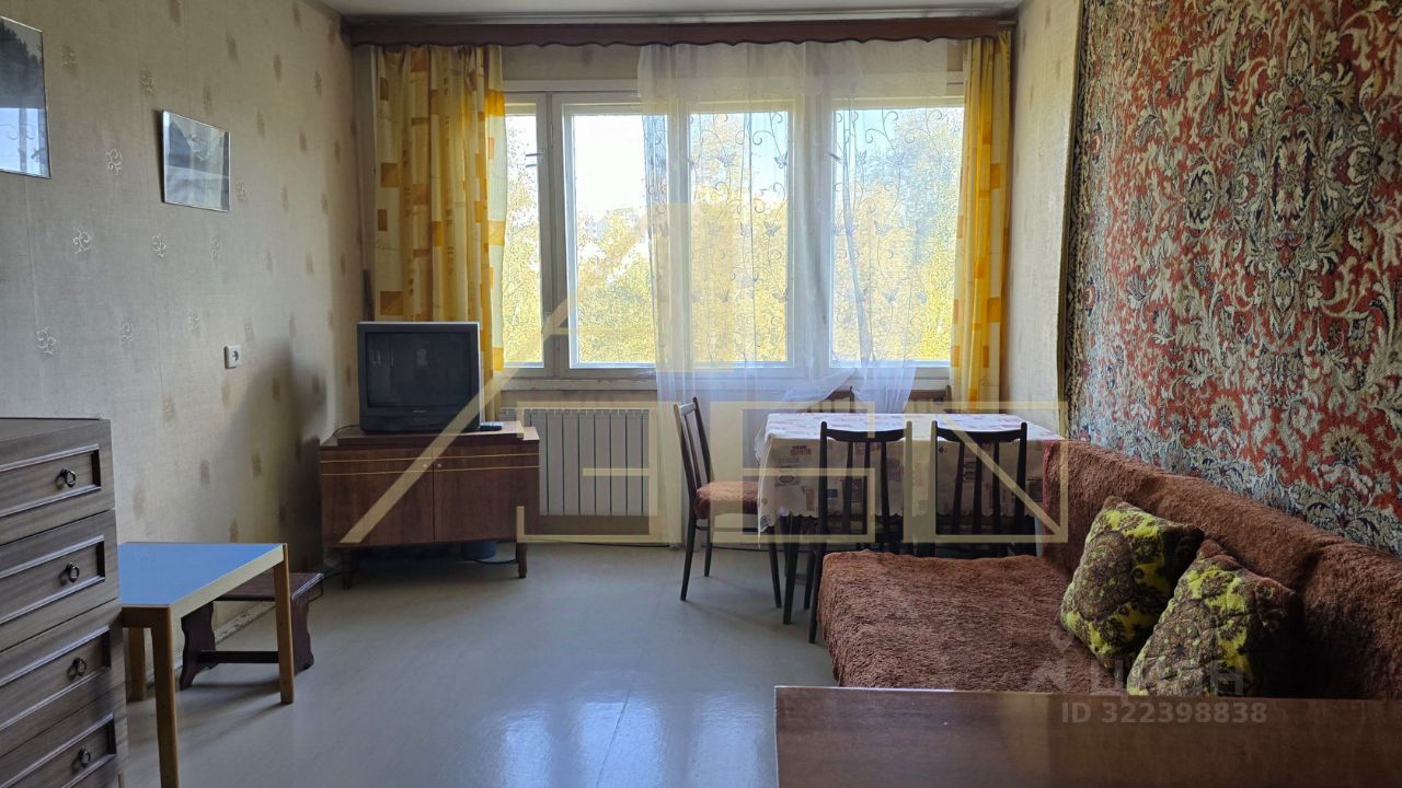 Продажа 3-комн квартиры на вторичном рынке Серебристый бульвар, 26