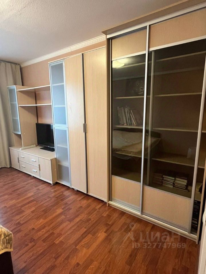 Продажа 2-комн квартиры на вторичном рынке Симферопольский бульвар, 24К5
