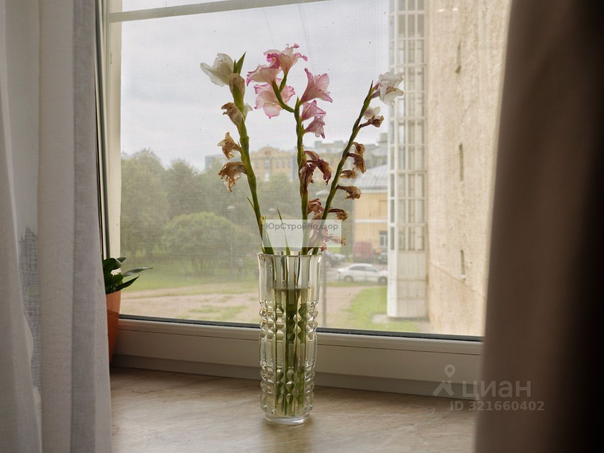 Продажа 2-комн квартиры на вторичном рынке Весельная улица, 2/93Б