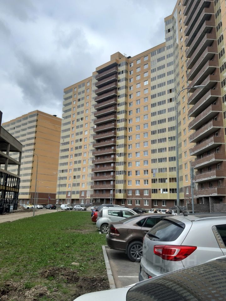 Продажа 2-комн квартиры на вторичном рынке пос. Бугры, улица Тихая, 13к1